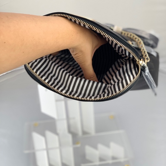 Faux Leather Classic  Black Crossbody Purse - Picture 7 of 8